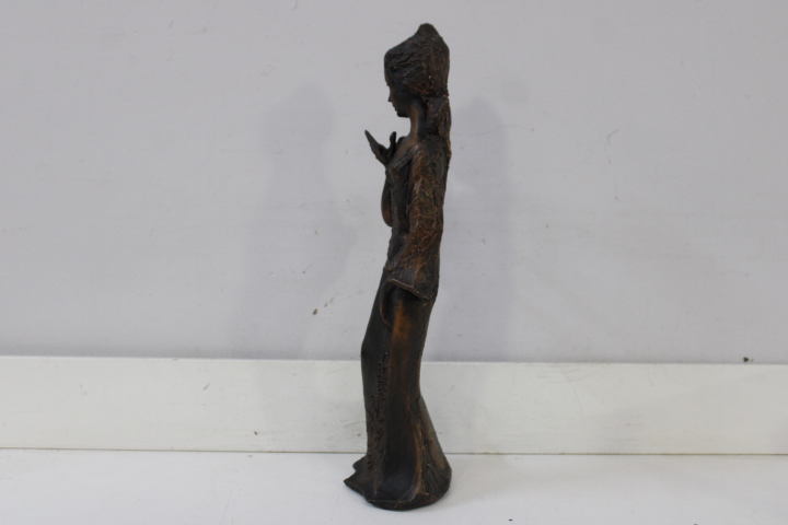 Bronzen beeld van vrouw in lange jurk – foto 8 – kavel bij GSD Auctions, Zoeterwoude