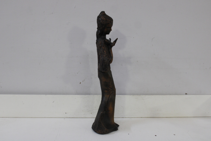 Bronzen beeld van vrouw in lange jurk – foto 10 – kavel bij GSD Auctions, Zoeterwoude