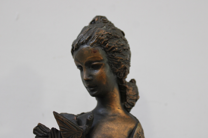 Bronzen beeld van vrouw in lange jurk – foto 12 – kavel bij GSD Auctions, Zoeterwoude