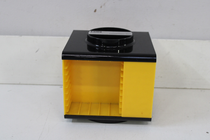 cassette bandjes houder – foto 3 – kavel bij GSD Auctions, Zoeterwoude