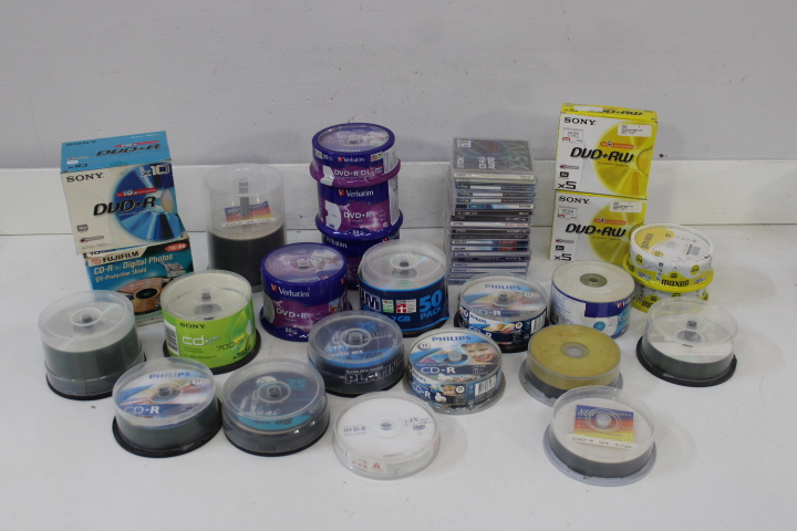 Diverse lege CD-R, DVD-R en DVD+RW schijven in stapels en verpakkingen – foto 3 – kavel bij GSD Auctions, Zoeterwoude