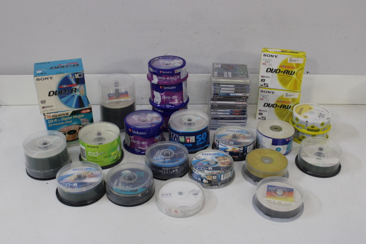 Diverse lege CD-R, DVD-R en DVD+RW schijven in stapels en verpakkingen – foto 4 – kavel bij GSD Auctions, Zoeterwoude