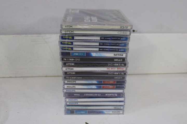 Diverse lege CD-R, DVD-R en DVD+RW schijven in stapels en verpakkingen – foto 9 – kavel bij GSD Auctions, Zoeterwoude