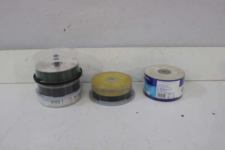 Diverse lege CD-R, DVD-R en DVD+RW schijven in stapels en verpakkingen – foto 17 – kavel bij GSD Auctions, Zoeterwoude