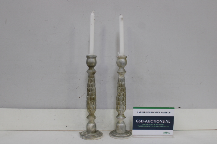 Set kandelaars met witte kaarsen – foto 2 – kavel bij GSD Auctions, Zoeterwoude