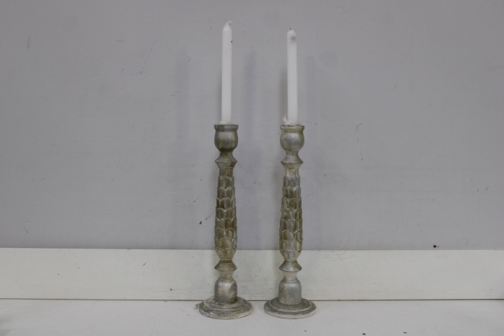 Set kandelaars met witte kaarsen – foto 4 – kavel bij GSD Auctions, Zoeterwoude