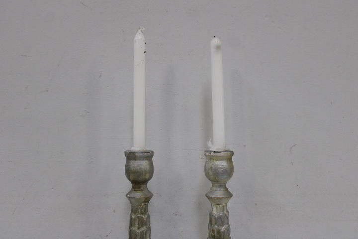 Set kandelaars met witte kaarsen – foto 5 – kavel bij GSD Auctions, Zoeterwoude