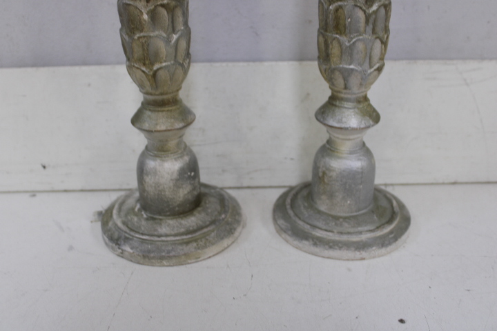 Set kandelaars met witte kaarsen – foto 6 – kavel bij GSD Auctions, Zoeterwoude