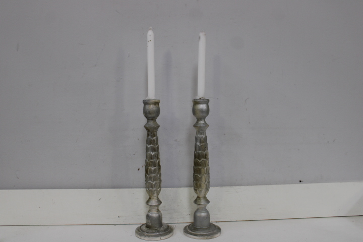 Set kandelaars met witte kaarsen – foto 8 – kavel bij GSD Auctions, Zoeterwoude