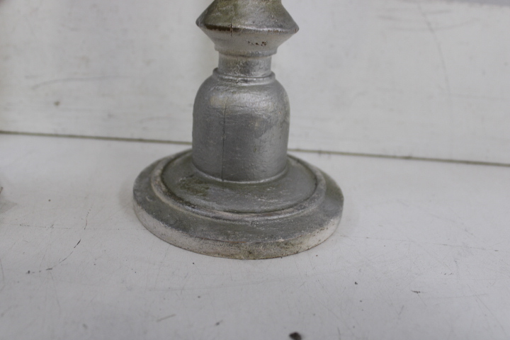 Set kandelaars met witte kaarsen – foto 12 – kavel bij GSD Auctions, Zoeterwoude