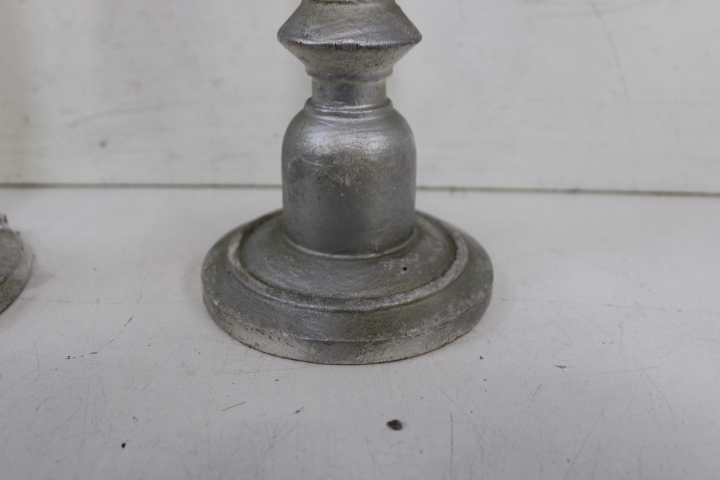 Set kandelaars met witte kaarsen – foto 13 – kavel bij GSD Auctions, Zoeterwoude