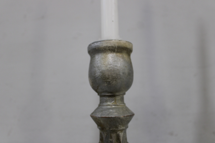 Set kandelaars met witte kaarsen – foto 14 – kavel bij GSD Auctions, Zoeterwoude