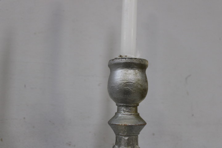 Set kandelaars met witte kaarsen – foto 15 – kavel bij GSD Auctions, Zoeterwoude
