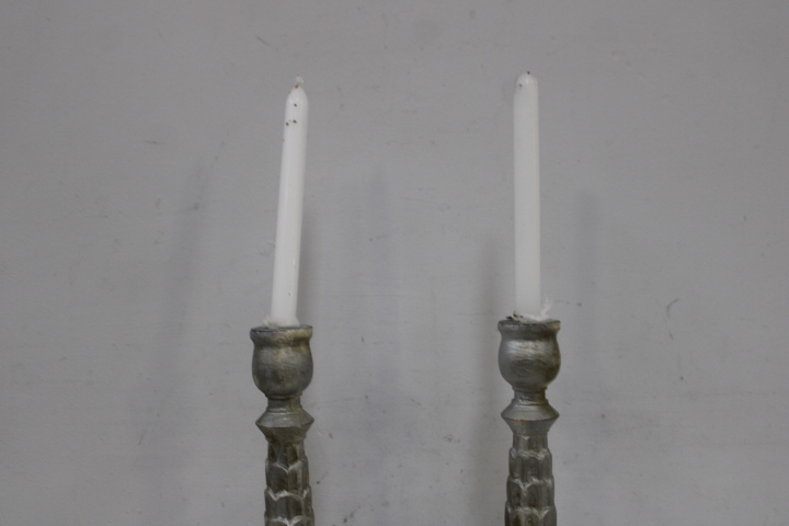 Set kandelaars met witte kaarsen – foto 16 – kavel bij GSD Auctions, Zoeterwoude