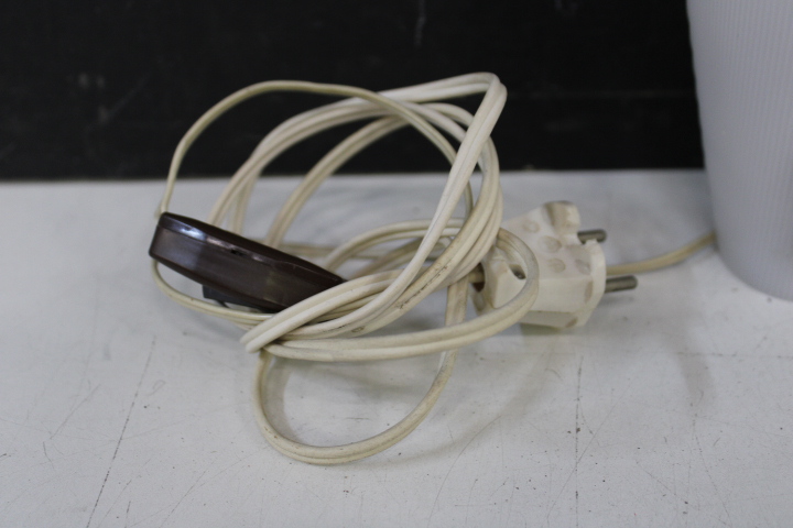 Set vintage wandlampen met witte schermen – foto 5 – kavel bij GSD Auctions, Zoeterwoude