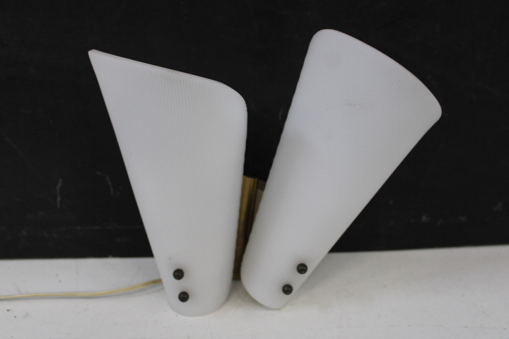 Set vintage wandlampen met witte schermen – foto 6 – kavel bij GSD Auctions, Zoeterwoude