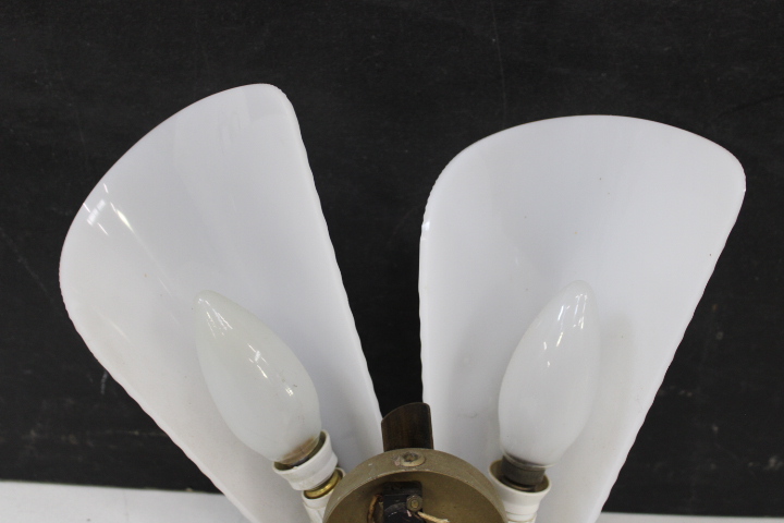 Set vintage wandlampen met witte schermen – foto 14 – kavel bij GSD Auctions, Zoeterwoude