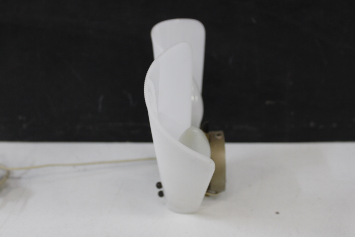 Set vintage wandlampen met witte schermen – foto 15 – kavel bij GSD Auctions, Zoeterwoude