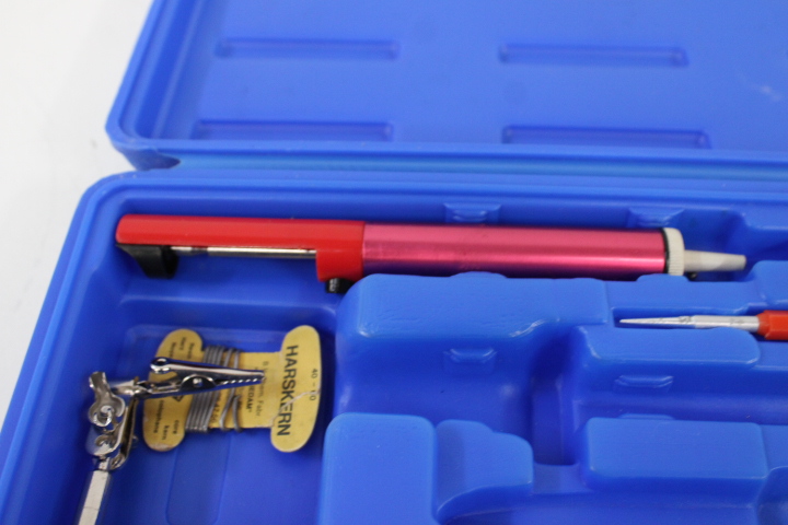 Rood soldeerapparaat met toebehoren in blauwe opbergkoffer – foto 4 – kavel bij GSD Auctions, Zoeterwoude