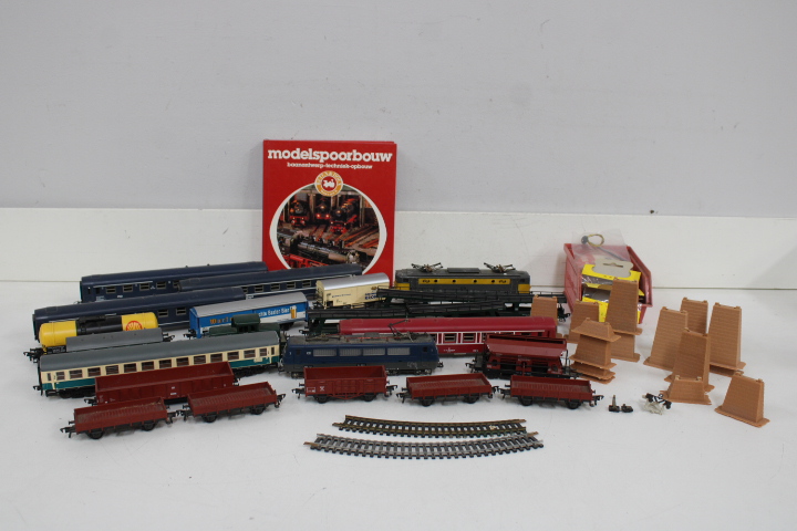 Modelspoorbouw set met treinen en rails – foto 2 – kavel bij GSD Auctions, Zoeterwoude