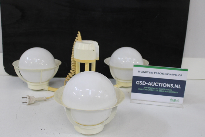 Hanglamp met 3 glazen bollen – foto 2 – kavel bij GSD Auctions, Zoeterwoude