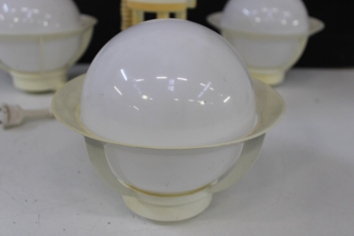 Hanglamp met 3 glazen bollen – foto 5 – kavel bij GSD Auctions, Zoeterwoude
