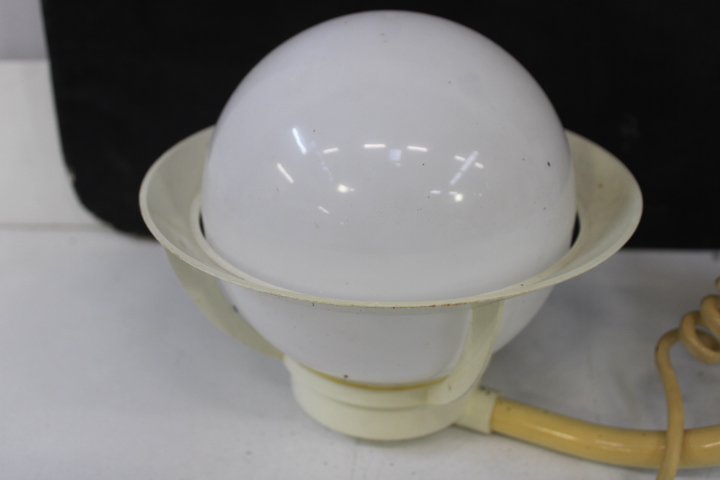 Hanglamp met 3 glazen bollen – foto 8 – kavel bij GSD Auctions, Zoeterwoude