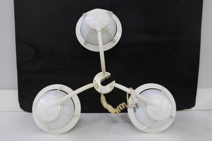 Hanglamp met 3 glazen bollen – foto 11 – kavel bij GSD Auctions, Zoeterwoude