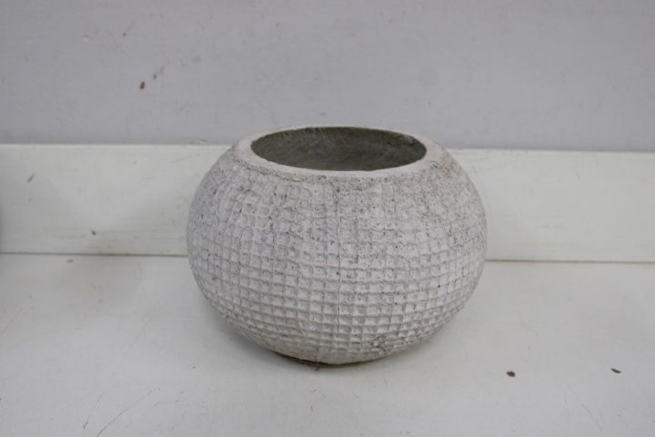Set van vier decoratieve plantenpotten van keramiek en kunststof – foto 4 – kavel bij GSD Auctions, Zoeterwoude