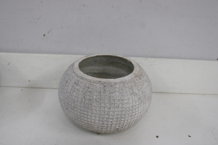 Set van vier decoratieve plantenpotten van keramiek en kunststof – foto 5 – kavel bij GSD Auctions, Zoeterwoude