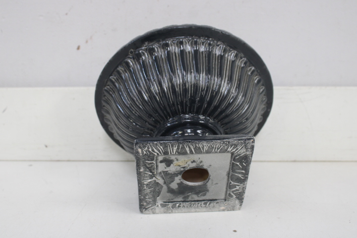 Set van vier decoratieve plantenpotten van keramiek en kunststof – foto 11 – kavel bij GSD Auctions, Zoeterwoude