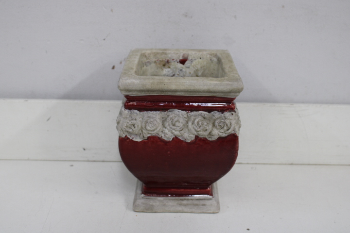 Set van vier decoratieve plantenpotten van keramiek en kunststof – foto 17 – kavel bij GSD Auctions, Zoeterwoude