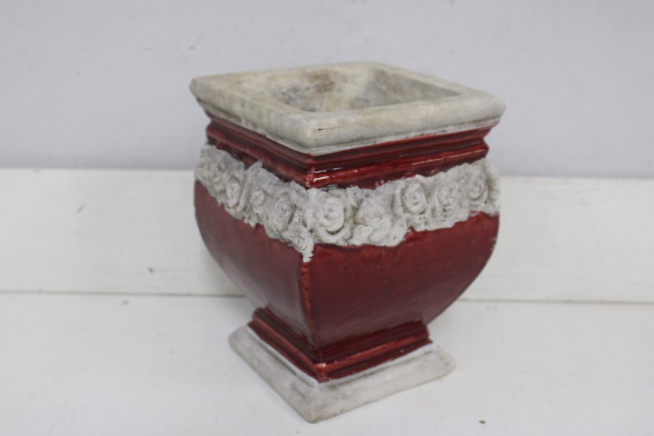 Set van vier decoratieve plantenpotten van keramiek en kunststof – foto 20 – kavel bij GSD Auctions, Zoeterwoude