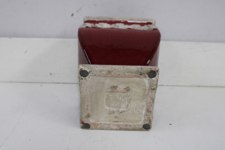 Set van vier decoratieve plantenpotten van keramiek en kunststof – foto 21 – kavel bij GSD Auctions, Zoeterwoude