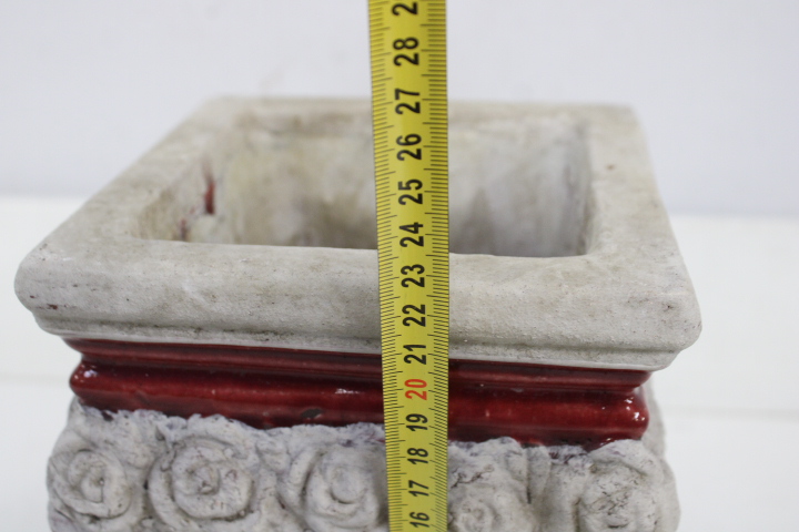 Set van vier decoratieve plantenpotten van keramiek en kunststof – foto 25 – kavel bij GSD Auctions, Zoeterwoude