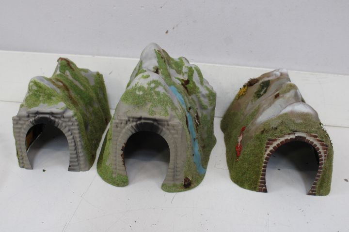 Modelbouw treinstation, brug, bergen en bomen – foto 7 – kavel bij GSD Auctions, Zoeterwoude
