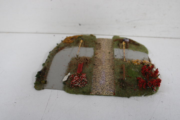 Modelbouw treinstation, brug, bergen en bomen – foto 11 – kavel bij GSD Auctions, Zoeterwoude