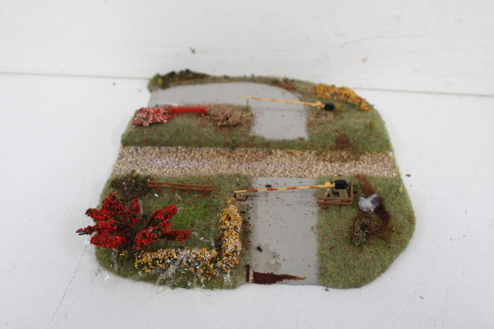 Modelbouw treinstation, brug, bergen en bomen – foto 12 – kavel bij GSD Auctions, Zoeterwoude