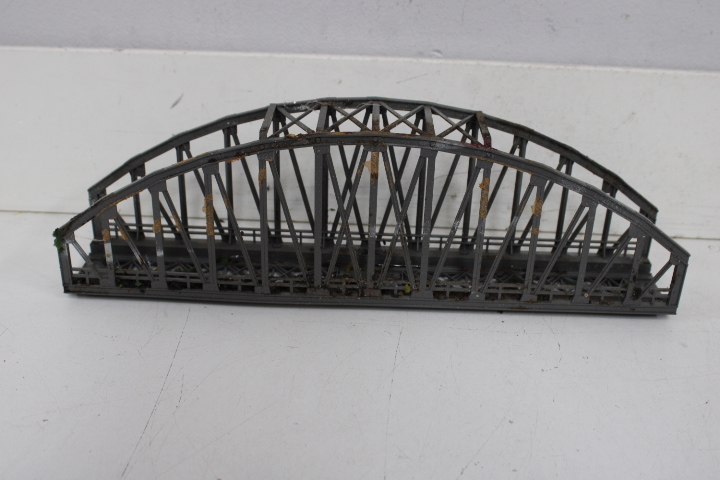 Modelbouw treinstation, brug, bergen en bomen – foto 13 – kavel bij GSD Auctions, Zoeterwoude
