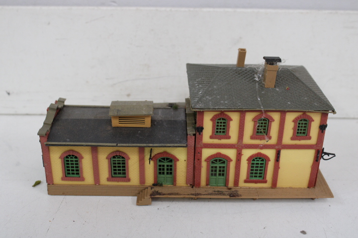 Modelbouw treinstation, brug, bergen en bomen – foto 19 – kavel bij GSD Auctions, Zoeterwoude