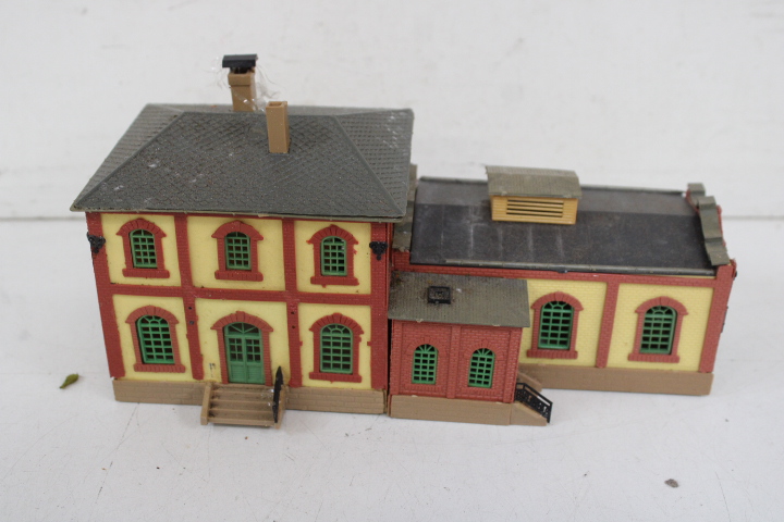 Modelbouw treinstation, brug, bergen en bomen – foto 20 – kavel bij GSD Auctions, Zoeterwoude