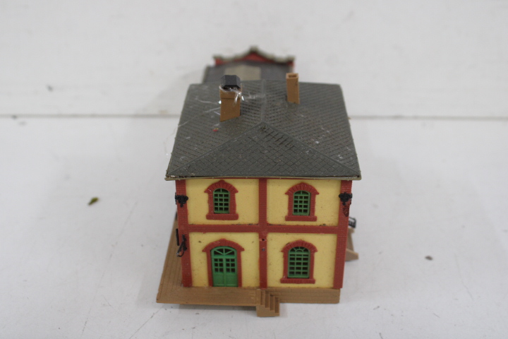 Modelbouw treinstation, brug, bergen en bomen – foto 21 – kavel bij GSD Auctions, Zoeterwoude