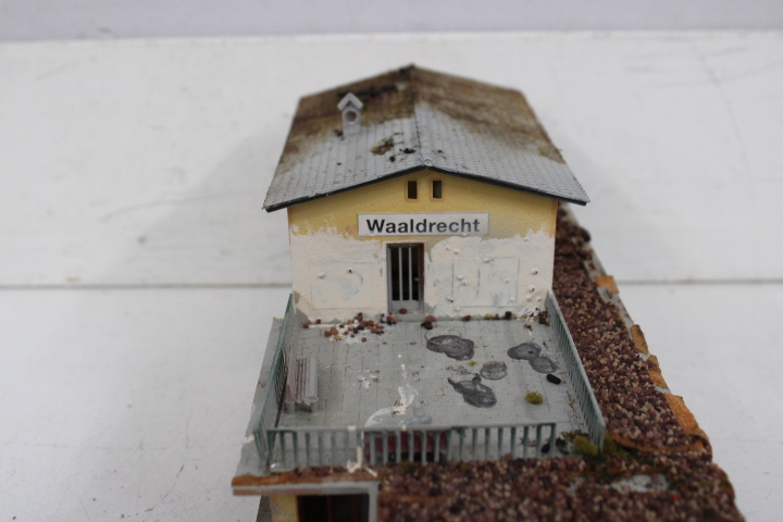 Modelbouw treinstation, brug, bergen en bomen – foto 26 – kavel bij GSD Auctions, Zoeterwoude