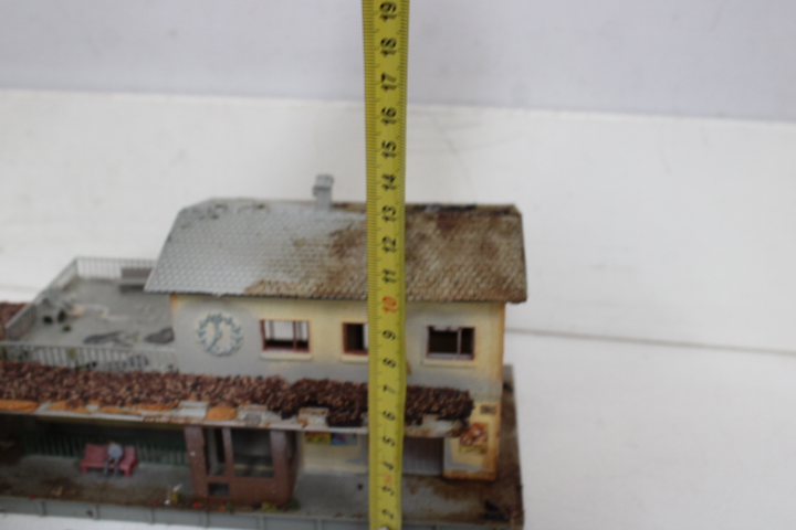 Modelbouw treinstation, brug, bergen en bomen – foto 30 – kavel bij GSD Auctions, Zoeterwoude