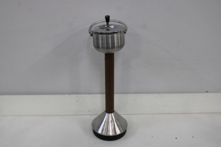 Asbak staand met metalen bekken – foto 3 – kavel bij GSD Auctions, Zoeterwoude