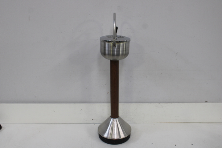 Asbak staand met metalen bekken – foto 7 – kavel bij GSD Auctions, Zoeterwoude