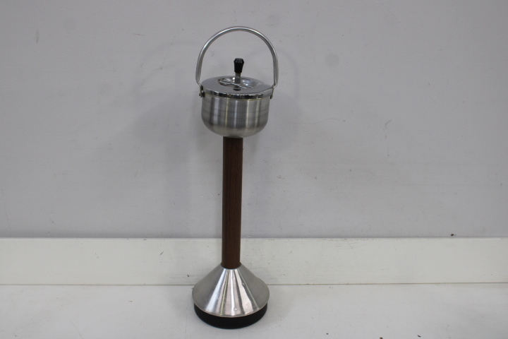 Asbak staand met metalen bekken – foto 8 – kavel bij GSD Auctions, Zoeterwoude
