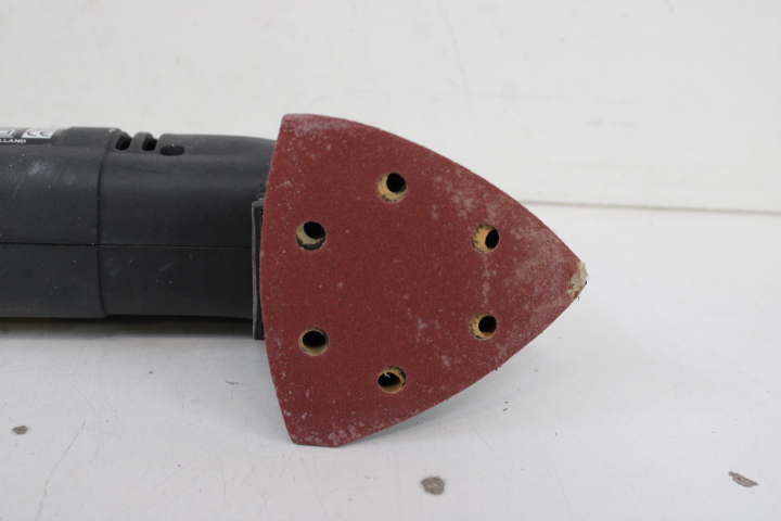 Kinzo driehoekschuurmachine 180W – foto 14 – kavel bij GSD Auctions, Zoeterwoude