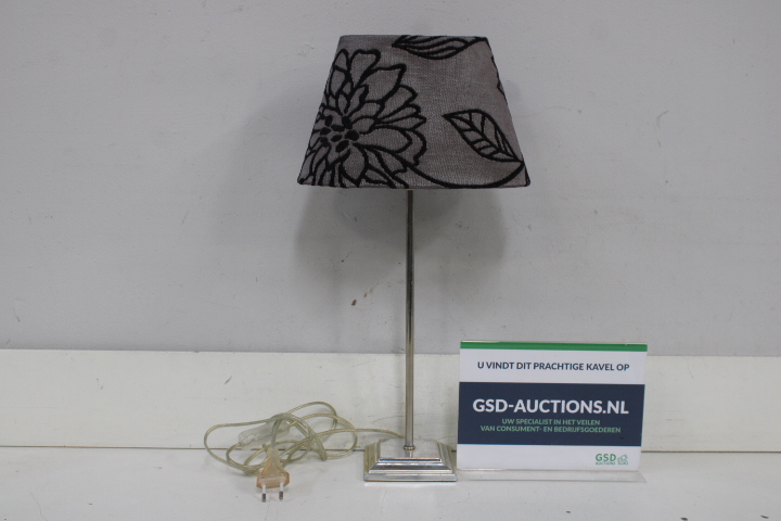 Tafellamp met grijze stoffen lampenkap – foto 2 – kavel bij GSD Auctions, Zoeterwoude