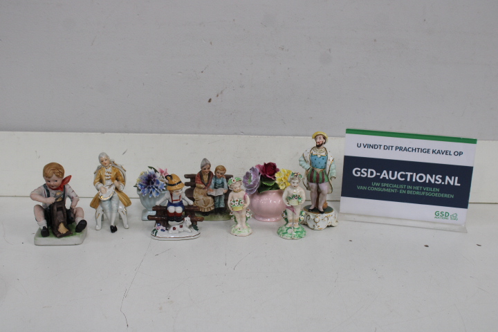 Diverse porseleinen figuren en vaasjes – foto 2 – kavel bij GSD Auctions, Zoeterwoude